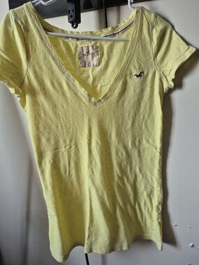 Hollister Lemon Yellow V-Neck Short Sleeve Tee